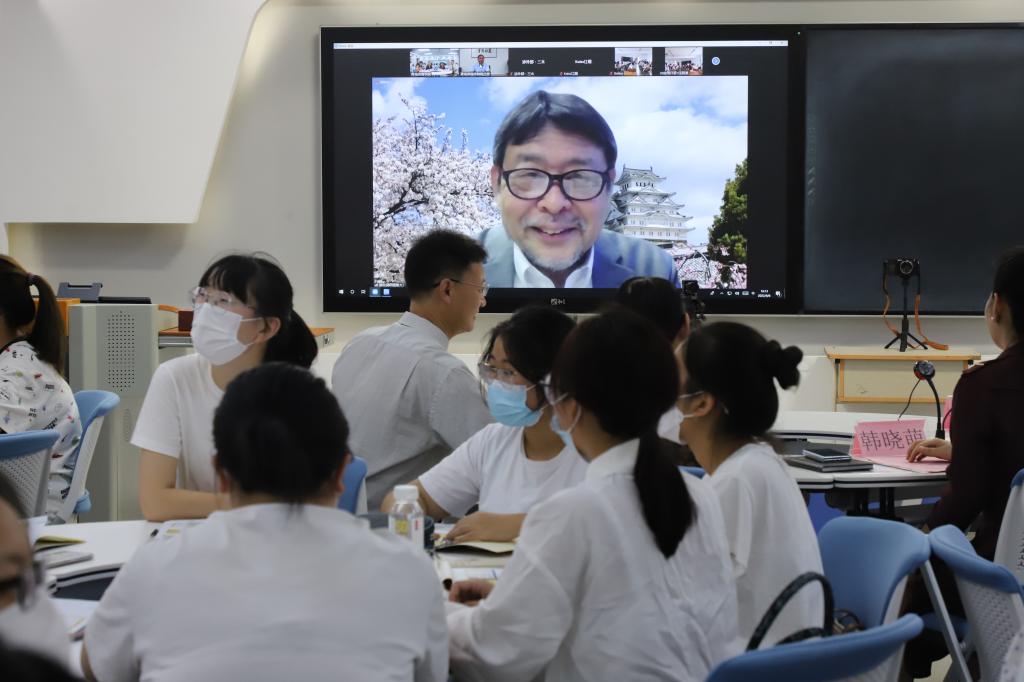 青岛滨海学院“喜迎校庆三十周年 海外名师系列讲座”启动仪式暨第一讲成功举办